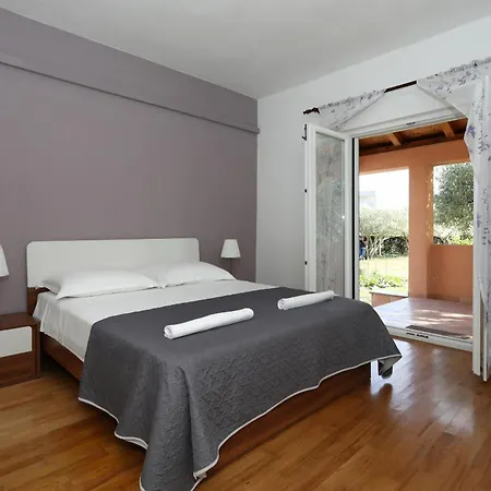 Holiday home Maslina Nin