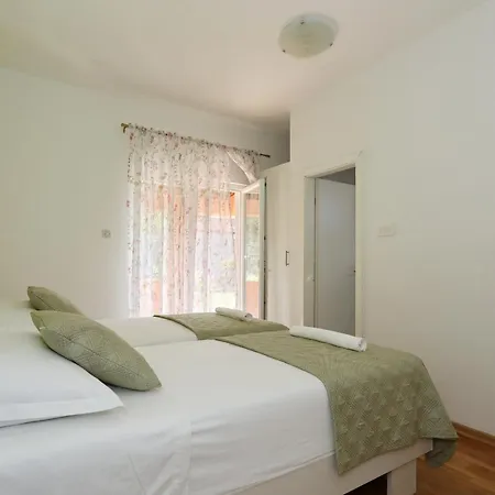 Holiday home Maslina
