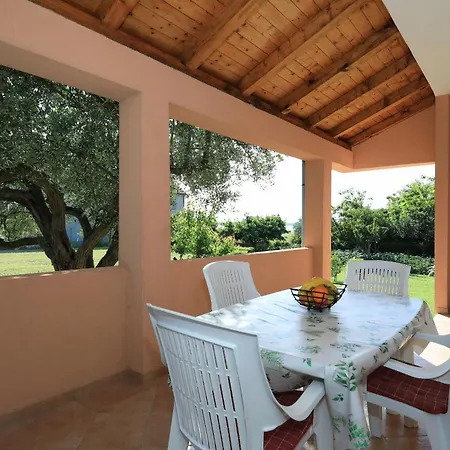 Holiday home Maslina