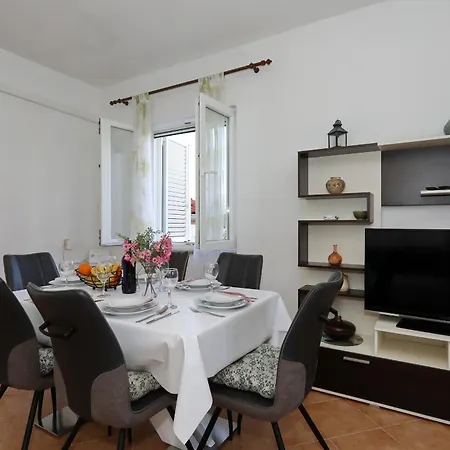 Holiday home Maslina Nin