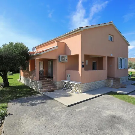 Holiday home Maslina Nin