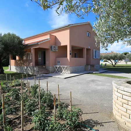 Holiday home Maslina *